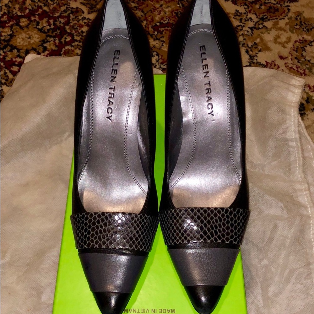 ELLEN TRACY BLACK/GRAY COLLEEN SNAKESKIN PRINT POINTY SEXY HEELS SHOES